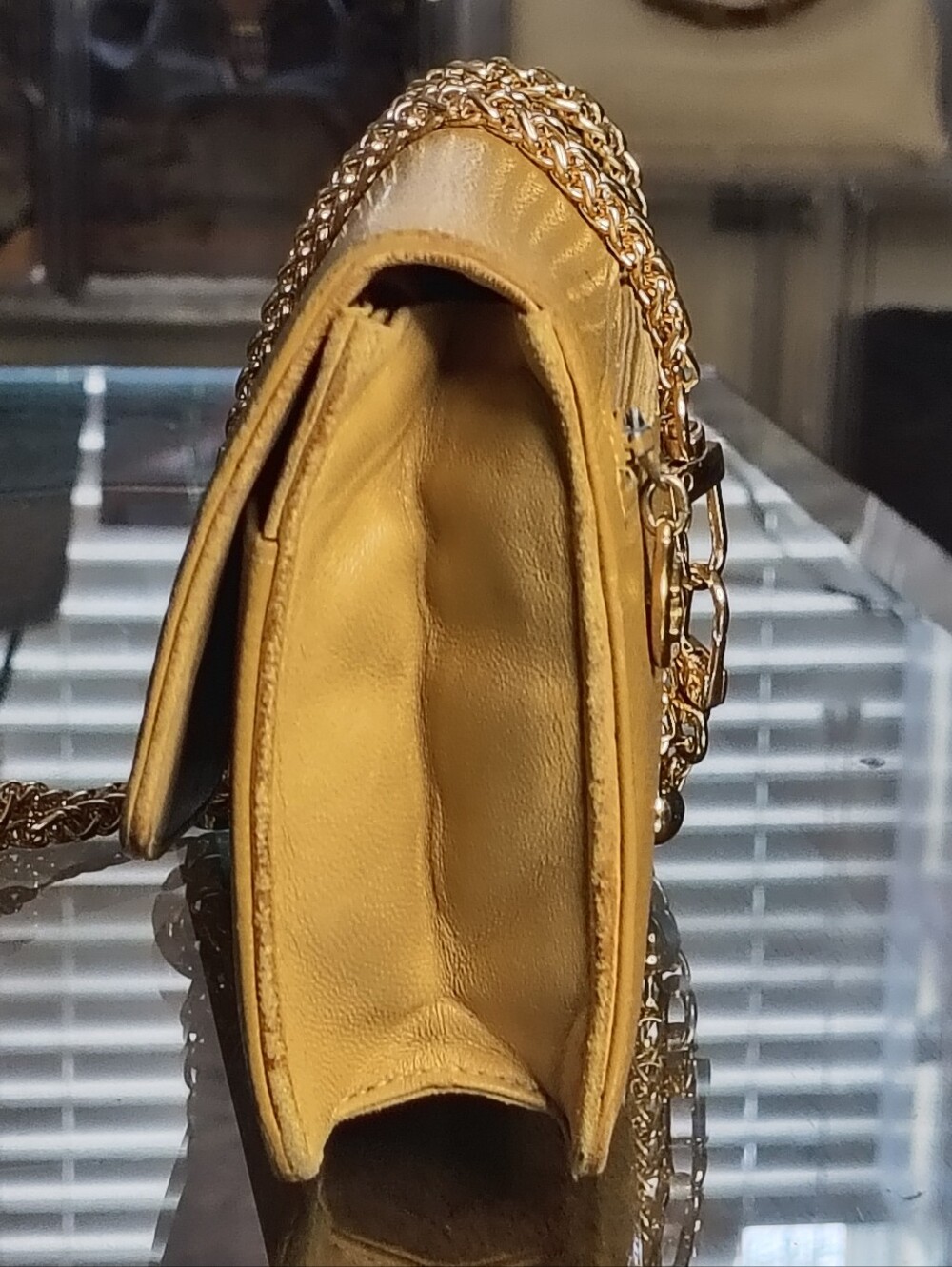 🔹Authentic Vintage Timeless Chanel Rare Mustard Caviar CC Clutch Made In France - Picture 3 of 9
